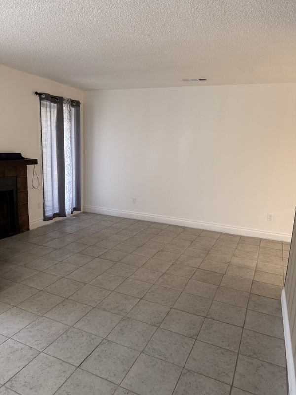 Building Photo - 3555 S County Center Dr