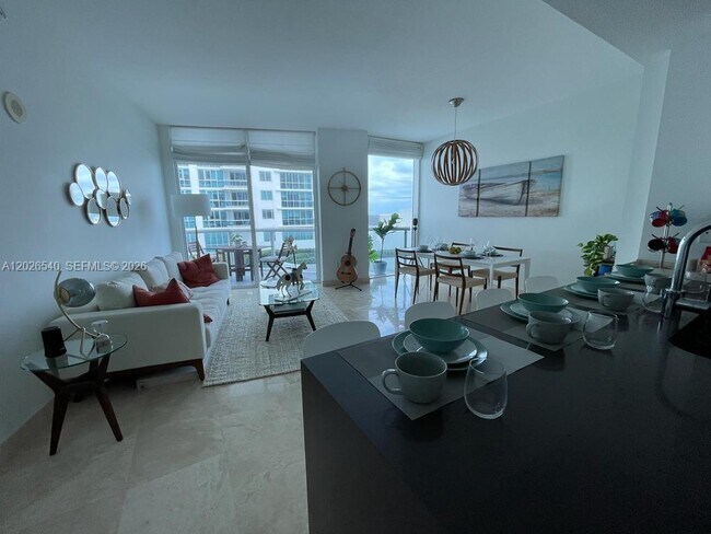 Building Photo - 6515 Collins Ave