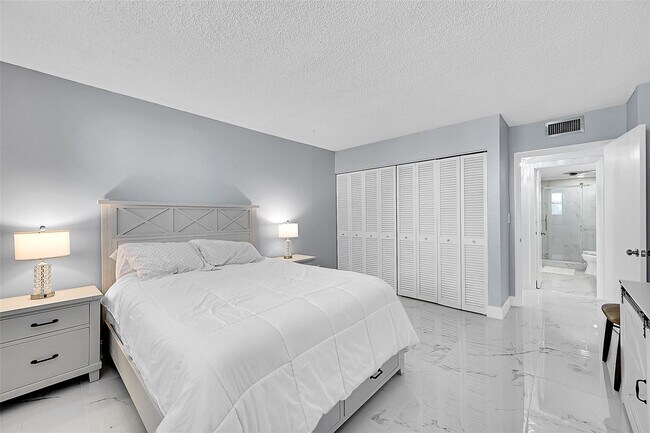 Building Photo - 1401 S Ocean Dr