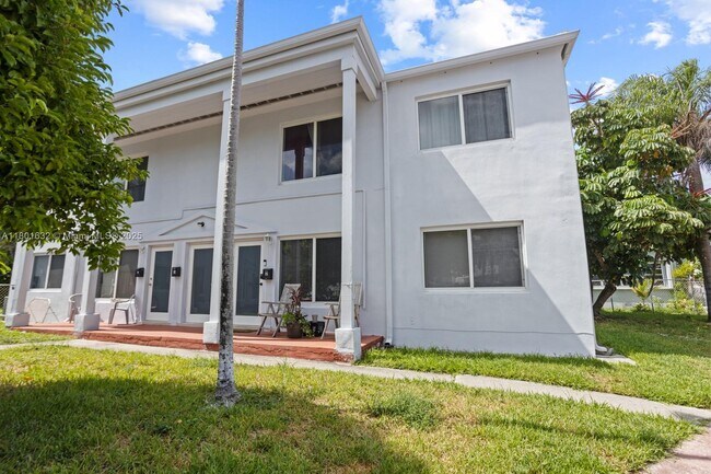 Building Photo - 8100 Crespi Blvd