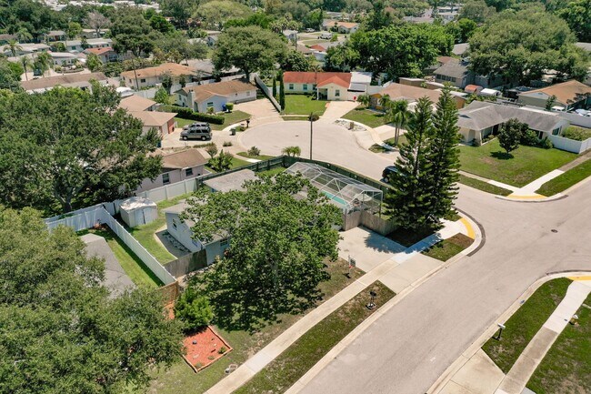 Building Photo - 4 Bedroom POOL Home in Largo