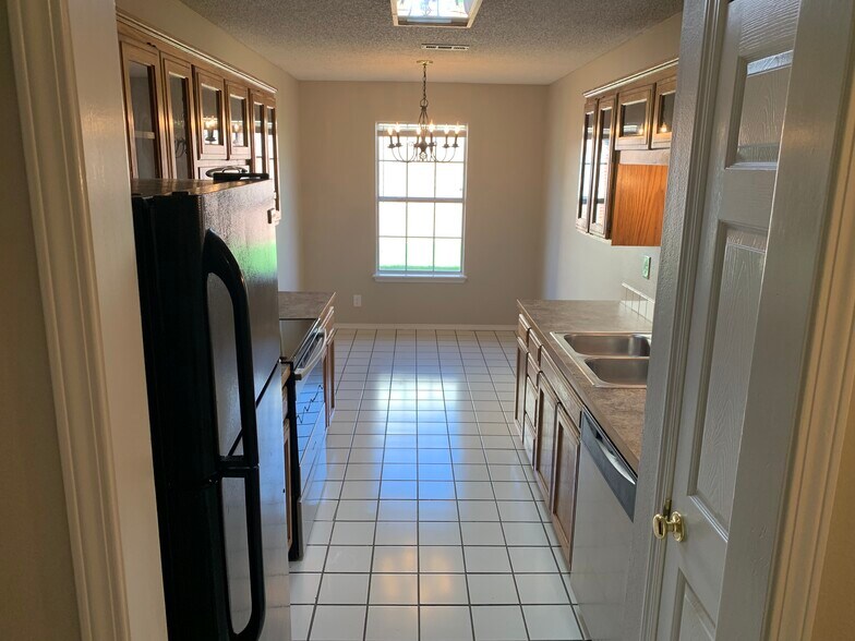 Building Photo - 507A Camellia Dr