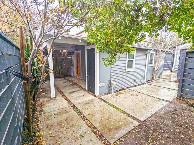 Primary Photo - 3528 Madison Ave