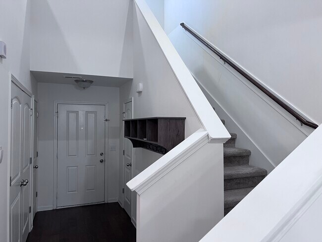 Building Photo - 5518 Hamilton Cir