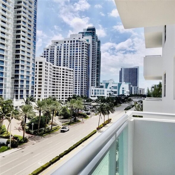 Building Photo - 3000 S Ocean Drive Unit 510