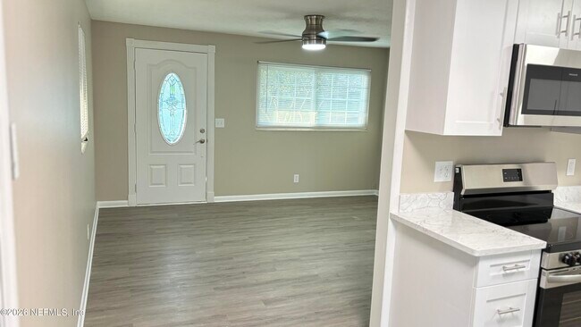 Building Photo - 8036 Delaroche Dr