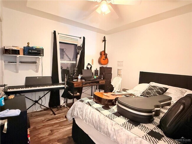 Building Photo - 19 West Dr