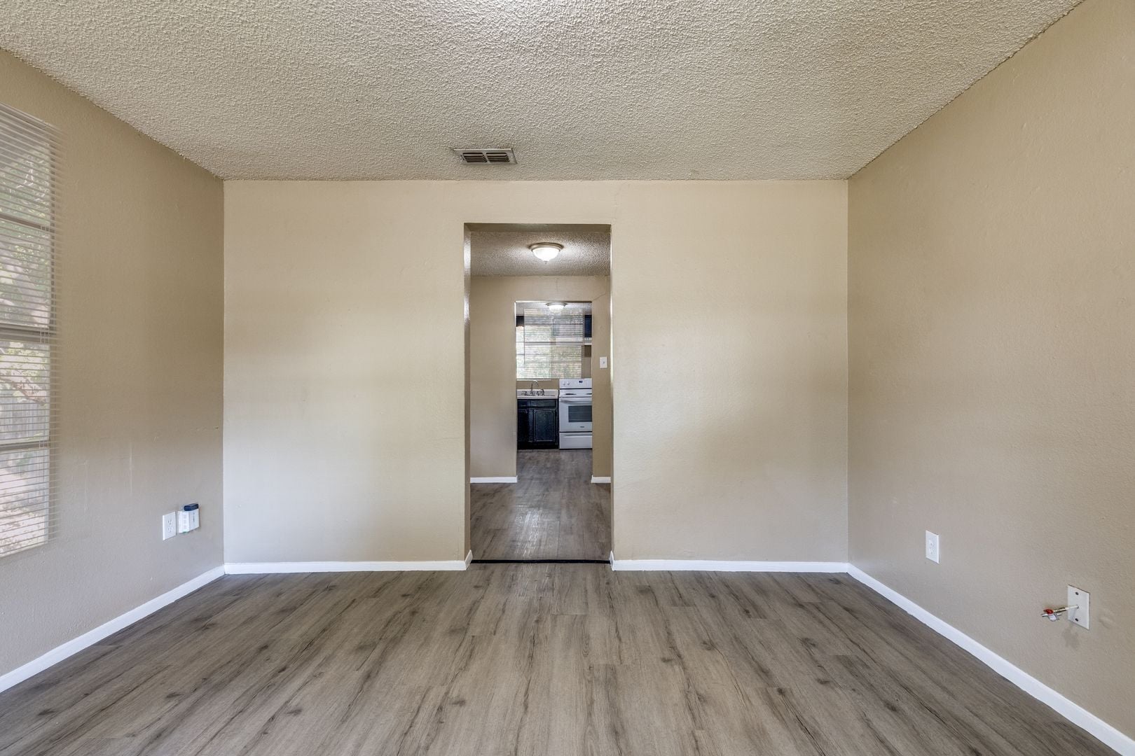 Building Photo - 8100 Doreen Ave