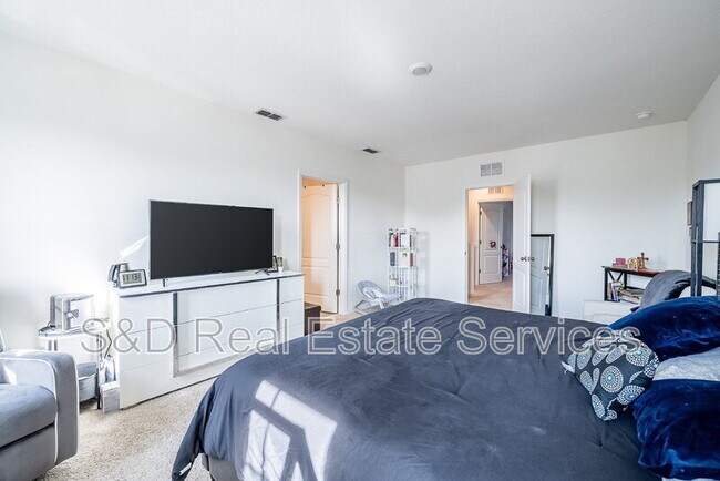 Building Photo - 3883 Resting Robin Ave