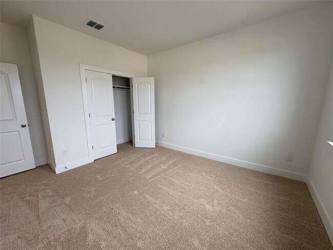 Building Photo - 400 Treadwell Ln