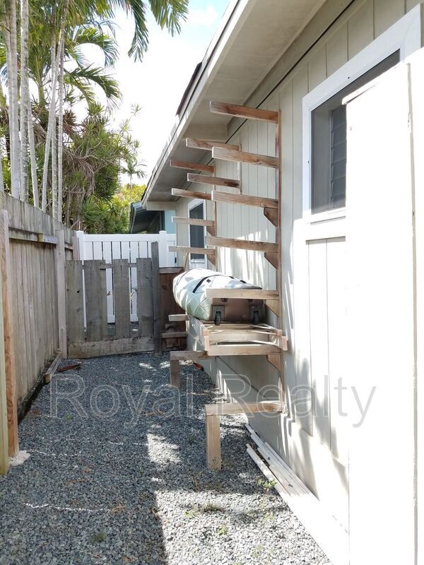 Building Photo - 341 Hualani St