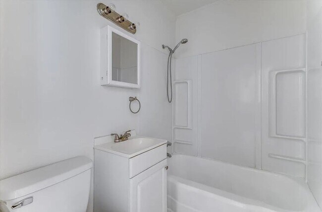 Building Photo - 2 Bedroom 1 Bath with attached garage. Move In ready Southeast Wichita