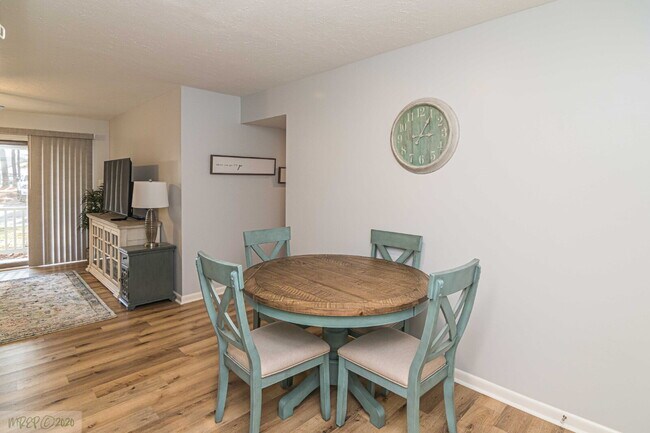 Building Photo - SHORT-TERM LEASE OPTIONS / FULLY FURNISHED APARTMENT/ ALL UTILITIES INCLUDED! WONDERFUL WAYNE MEM...