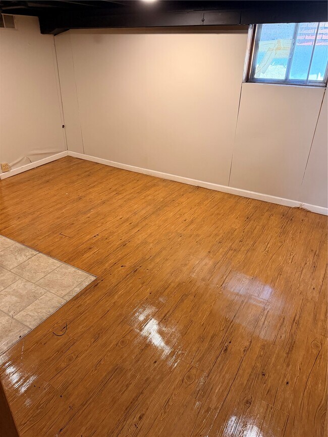 Building Photo - 3915 Schiller Pl