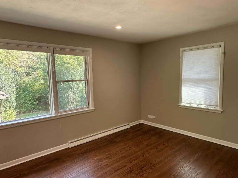 Building Photo - 953 Burton Ave