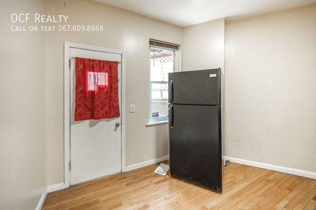 Building Photo - 2500 E Oakdale St