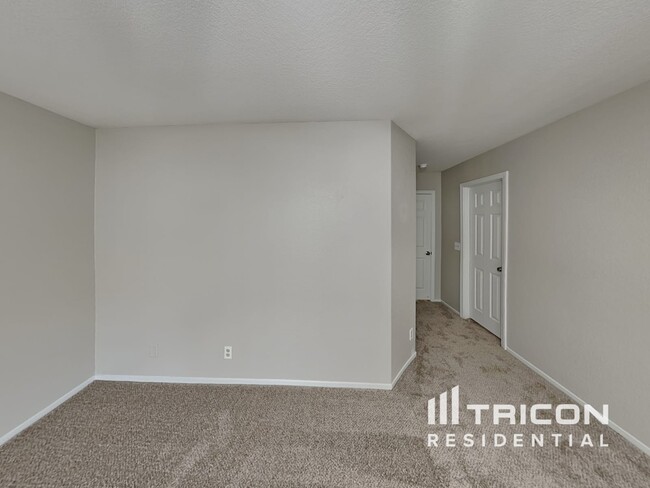 Building Photo - 5033 Golfridge Dr