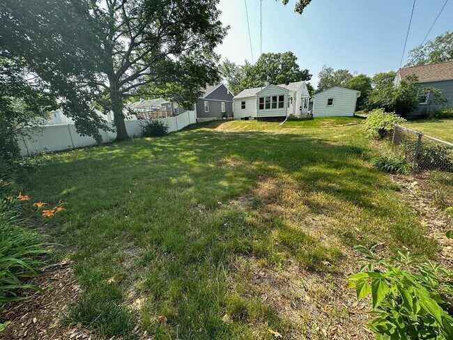 Building Photo - 1430 Staub Ct NE