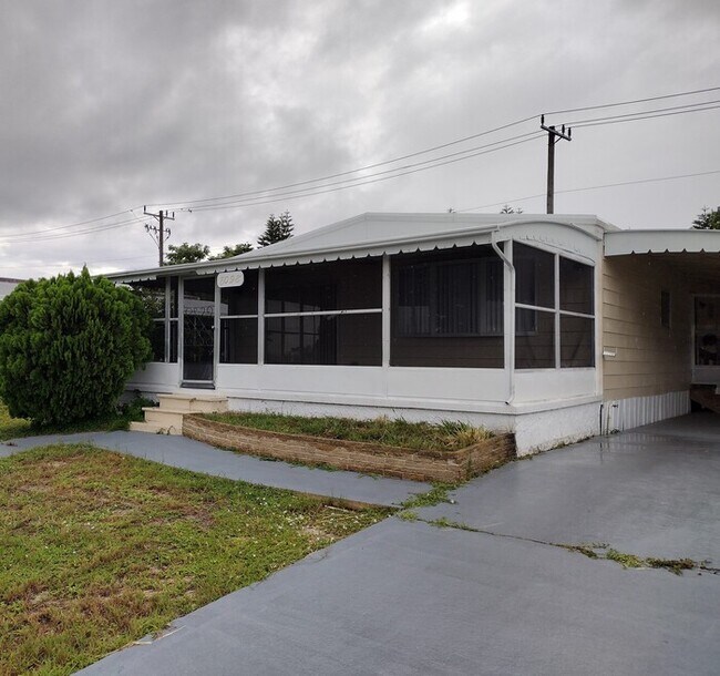 October Rent FREE! Call for details! Large... 8098 SE Swan Ave Hobe