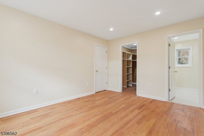 Building Photo - 215 Summit Ave