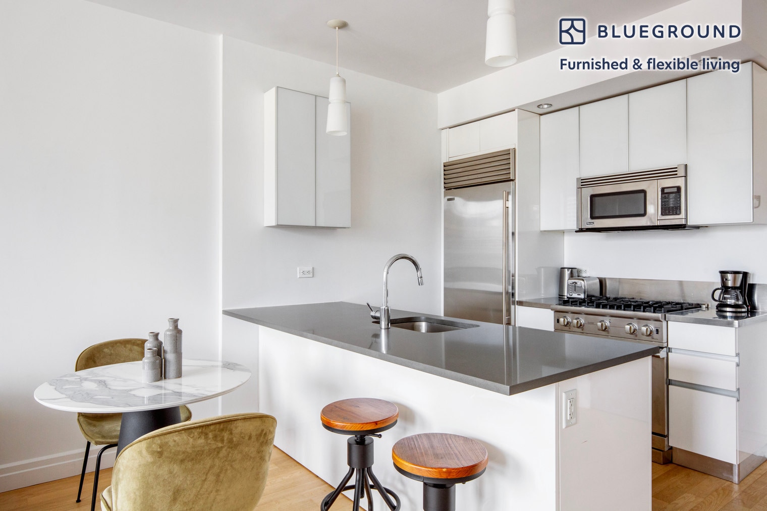 Building Photo - 550 W 54th St