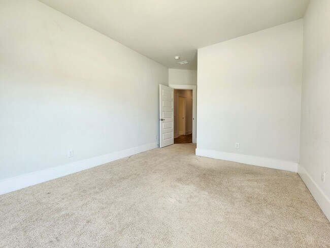 Building Photo - Like new beauty in Point Hope - Charleston