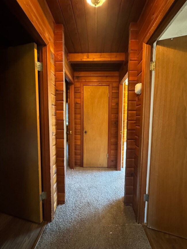 Building Photo - Rustic Charm Meets Modern Comfort!