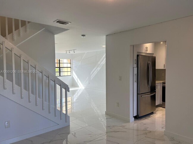 Building Photo - 1125 NE 210th Terrace