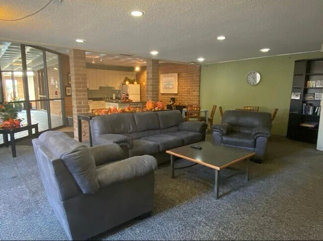 Building Photo - Beautifully Updated Condo In Desirable South East Denver Neighborhood