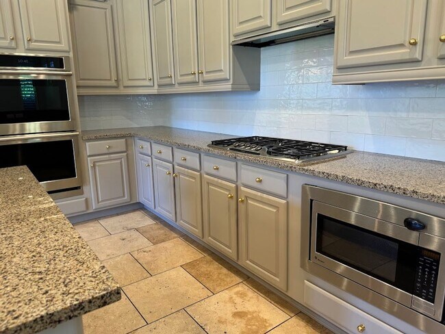 Building Photo - Resort-Style Phoenix Home with Pool, Outdo...