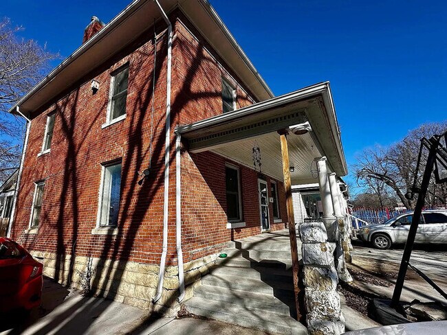 Primary Photo - 1309 N Fairview Ave