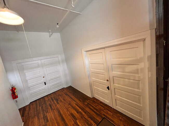 Building Photo - 1800 Central St