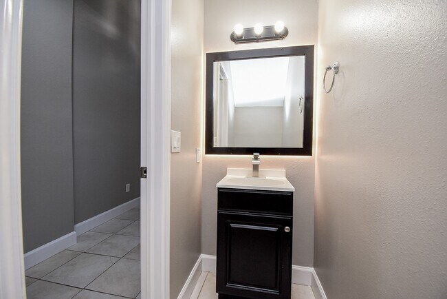 Building Photo - 6318 Faulkner Ridge Dr