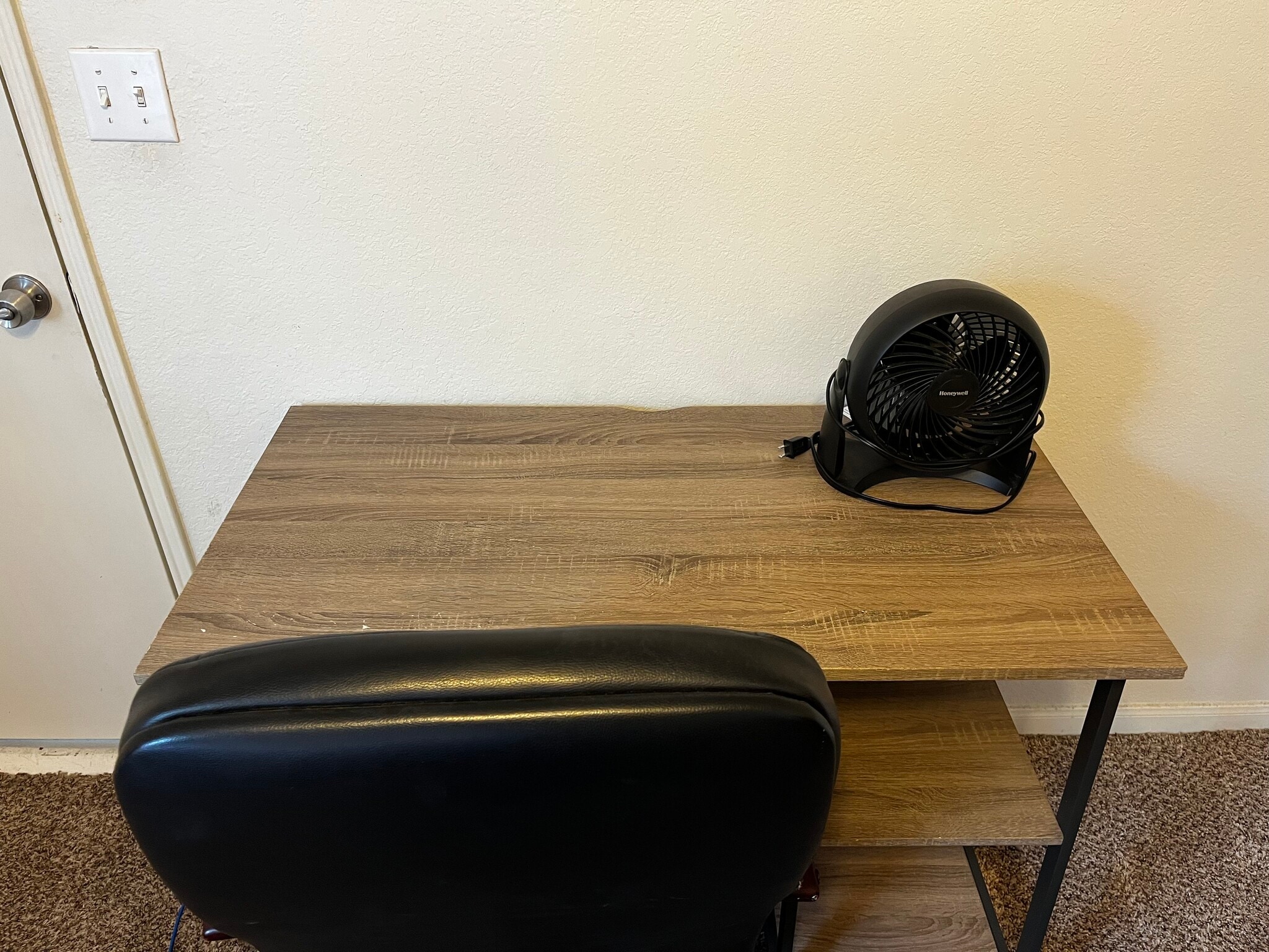 Desk - 521 Southwest Pky