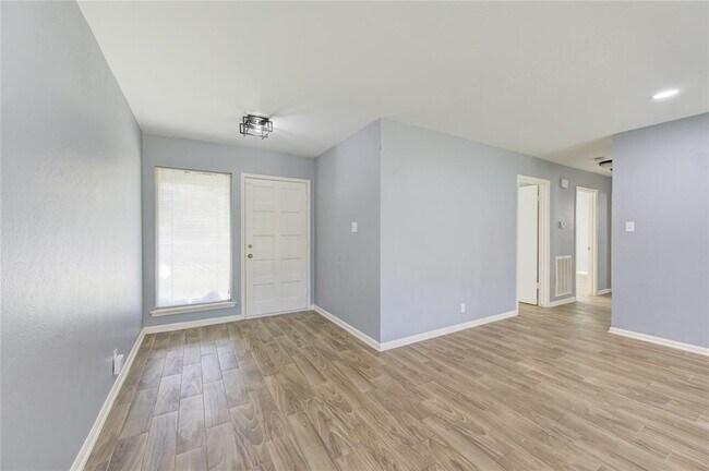 Building Photo - 1809 Lamar Dr