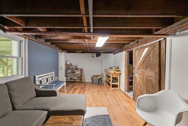 Building Photo - 203 Linwood St