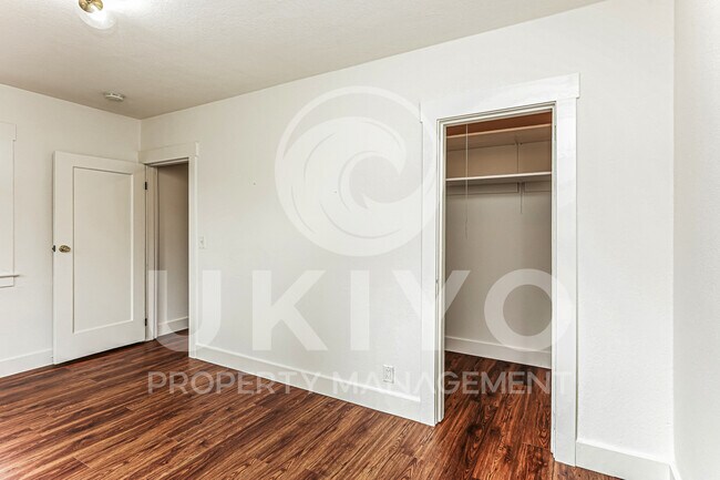 Building Photo - 891 57th St