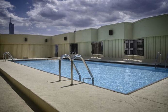 Building Photo - 1106 N Dearborn St