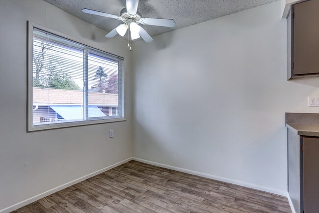 Building Photo - Look no Further, Tyee offers a SUPER 1bed/...