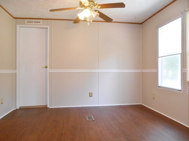 Building Photo - Large 3 Bedroom 3 Bathroom Modular Home in...