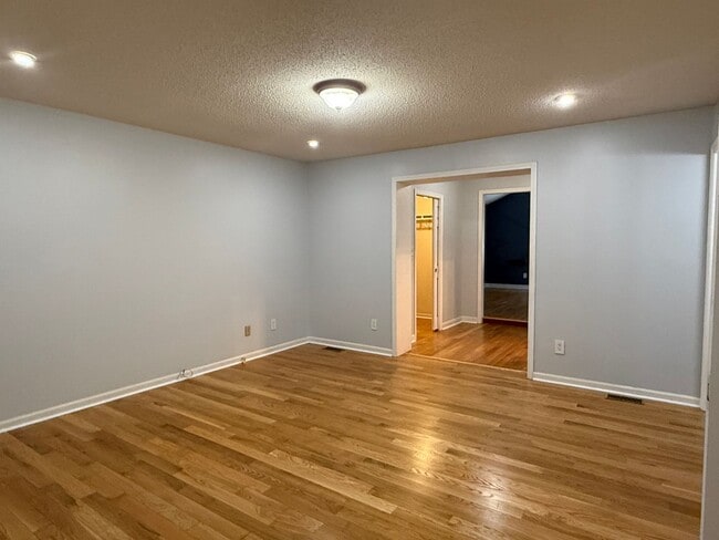 Building Photo - 3 bedroom one- level beauty in North Johnson City!