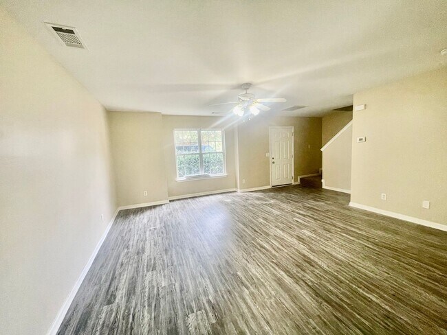 Building Photo - MallardCreek6713 is a spacious 4-bedroom, 2.5-bath home in Charlotte, NC