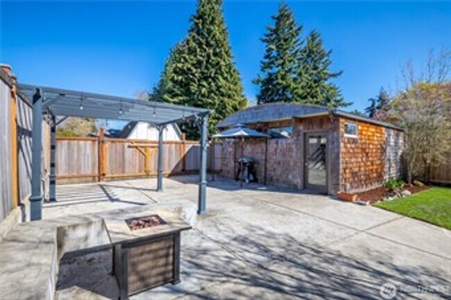 Building Photo - 5Bd/2Ba Seattle Home