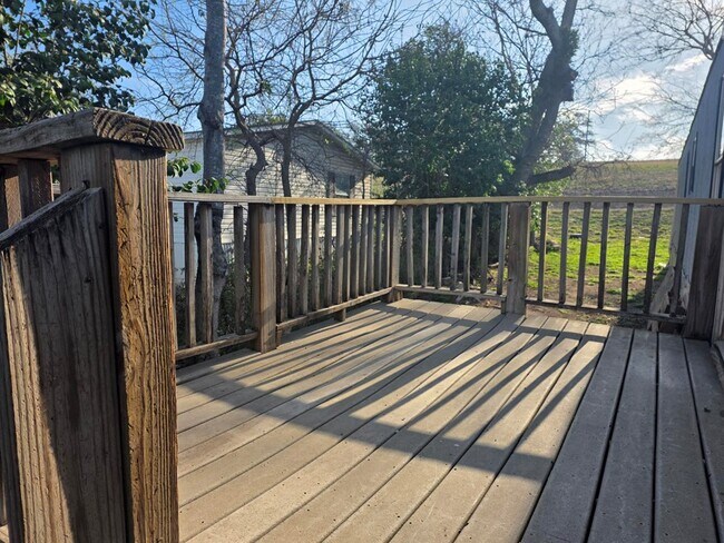 Building Photo - 106 Clark St