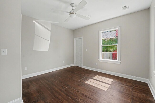 Building Photo - 1124 E 37th St