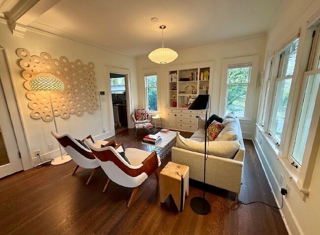 Building Photo - Beacon Hill Home