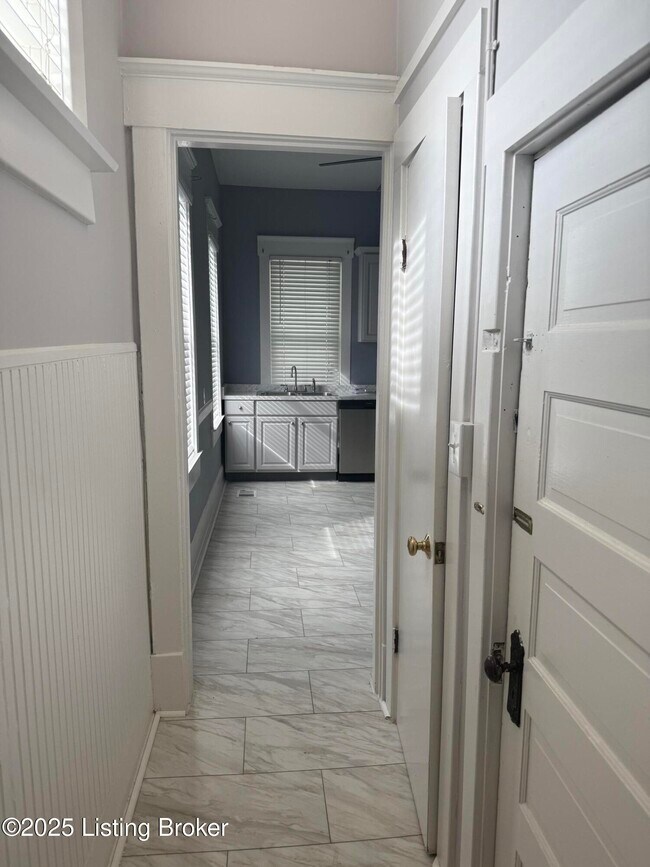 Building Photo - 1529 Christy Ave