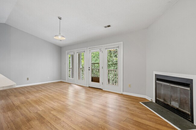 Building Photo - 1321 Park Glen Dr