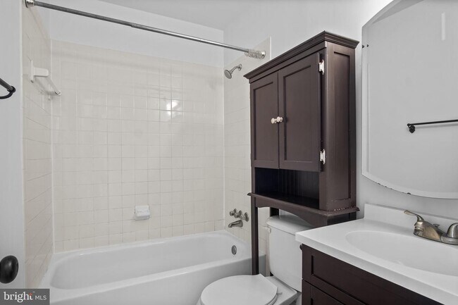 Building Photo - Headline:  Spacious & Updated Townhouse in Prime Reston Location