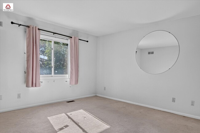 Building Photo - 1431 Provincial Dr